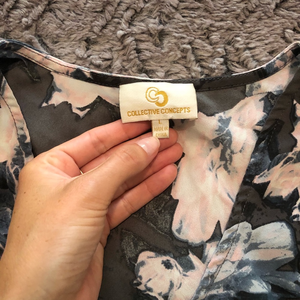 Flower blouse! - Picture 3 of 3
